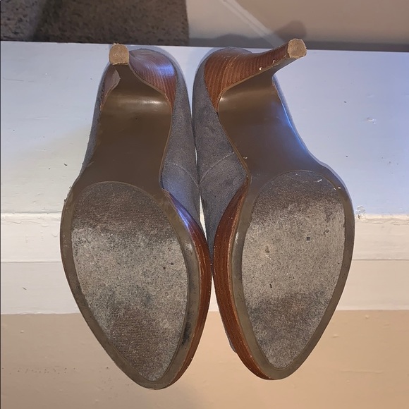 Gray suede Mossimo peep-toe heels. - Picture 5 of 5